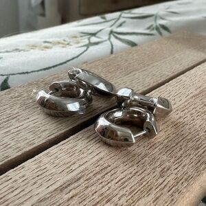 Authentic Kendra Scott Mikki Huggie Earrings